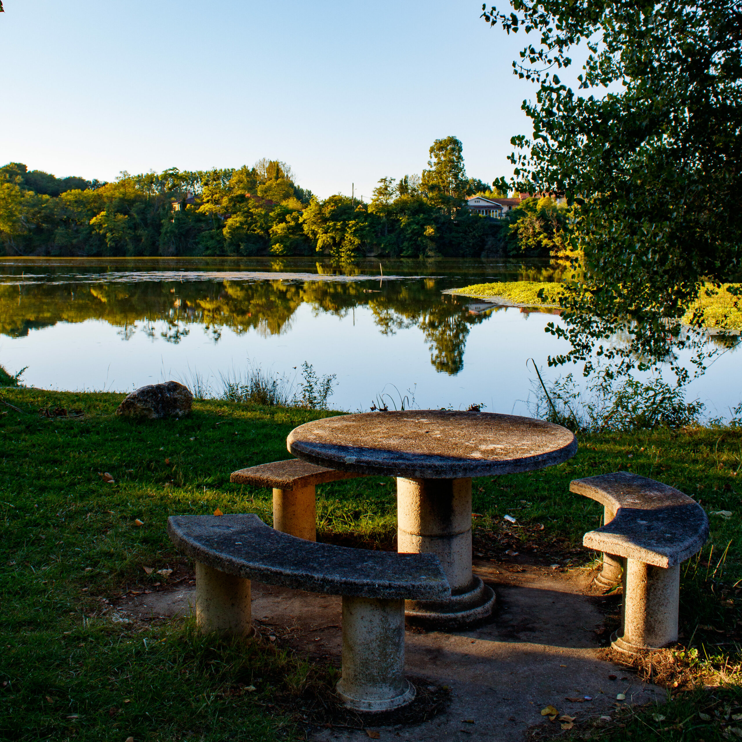 Table de pique-nique à Rieux-Volvestre lieux pour pique nique proche Toulouse